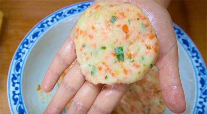 早餐土豆饼做法，不用面粉不需揉面，鲜美有风味，比棉花糖还香软