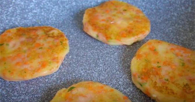 早餐土豆饼做法，不用面粉不需揉面，鲜美有风味，比棉花糖还香软