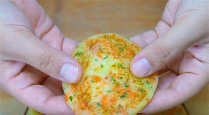 早餐土豆饼做法，不用面粉不需揉面，鲜美有风味，比棉花糖还香软