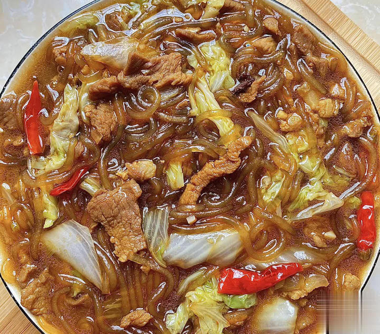 白菜炖粉条别直接炒白菜，一招让炖菜比炒菜还香