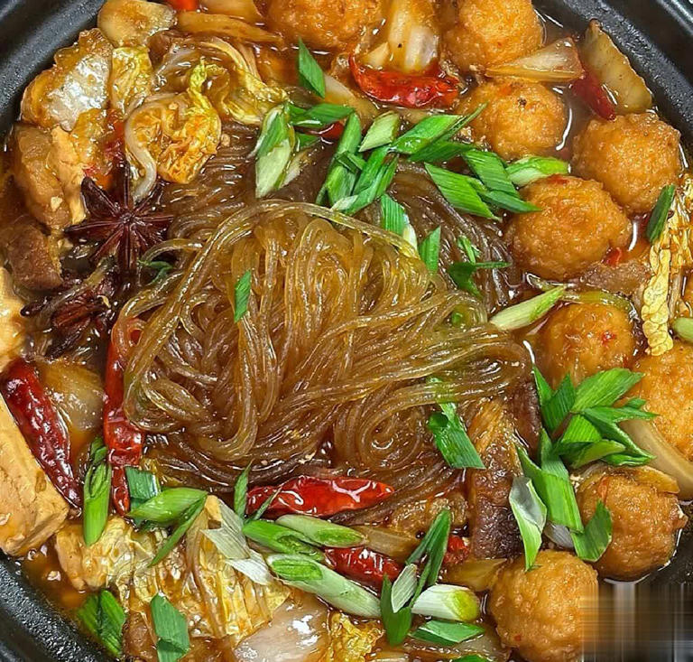 白菜炖粉条别直接炒白菜，一招让炖菜比炒菜还香