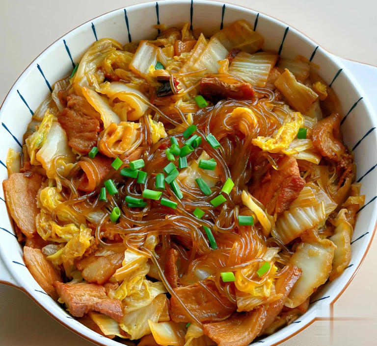 白菜炖粉条别直接炒白菜，一招让炖菜比炒菜还香