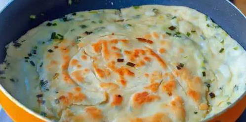 简单葱花饼咋这么香？2个技巧学会，外酥里软秒杀肉味