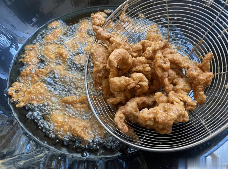制作酥脆炸肉的秘诀：只需这4种食材混合，外酥里嫩，冷食依然美味