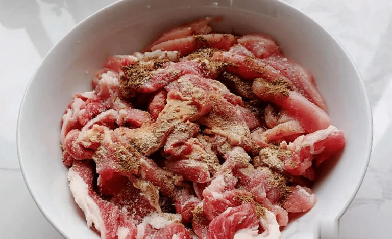 制作酥脆炸肉的秘诀：只需这4种食材混合，外酥里嫩，冷食依然美味