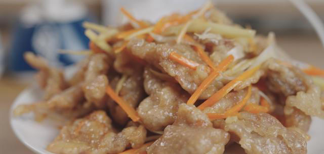 这才是锅包肉简单好吃的做法，味道不比饭店差，真过瘾