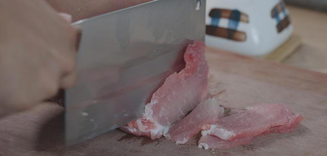 这才是锅包肉简单好吃的做法，味道不比饭店差，真过瘾