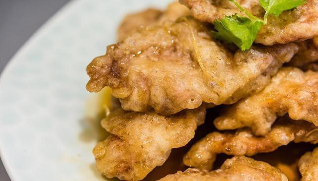 这才是锅包肉简单好吃的做法，味道不比饭店差，真过瘾