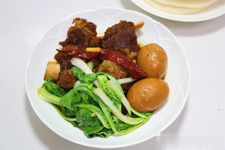 天热不想炒菜？一锅煮出有荤有素，好吃又好做！ 