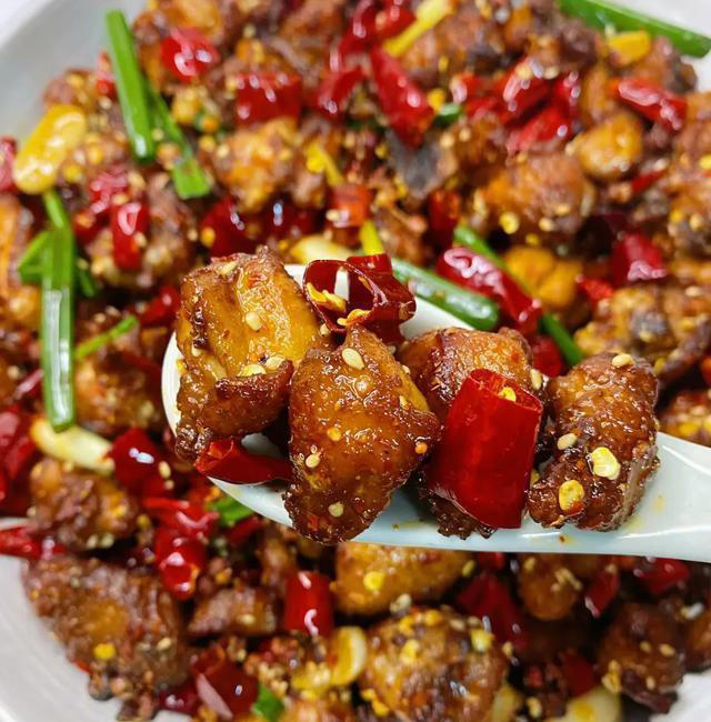 辣子鸡：舌尖上的辣味传奇