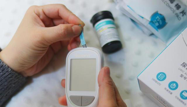 痛风不能吃海鲜？提醒：真正不能吃的食物，已列成清单，建议收藏