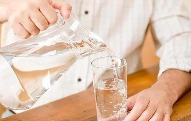 痛风不能吃海鲜？提醒：真正不能吃的食物，已列成清单，建议收藏