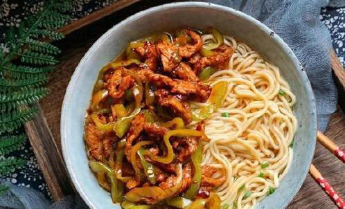 手擀面不用水，换1样东西，面条爽滑又筋道