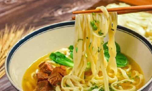 手擀面不用水，换1样东西，面条爽滑又筋道