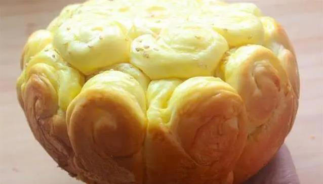 不用烤箱也能做面包，家常锅蒸40分钟，香甜拉丝全家抢