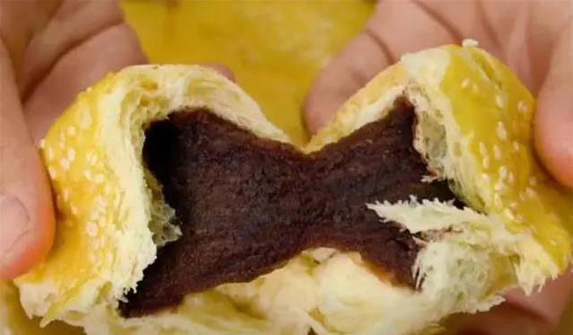 不用烤箱也能做面包，家常锅蒸40分钟，香甜拉丝全家抢