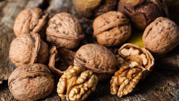 研究发现：核桃是血管的“推土机”，每天这个量，有助血管健康