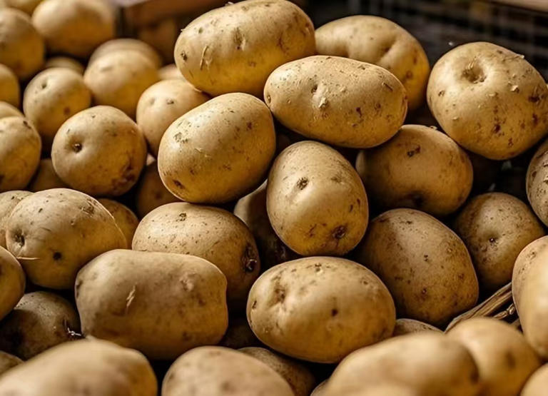 吃了 400 年土豆，为什么咱中国人不把它当饭吃？真相在这儿