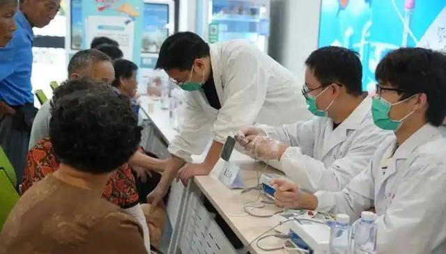 调查发现：活得久的肝病患者，大多在确诊后，改掉了4个恶习