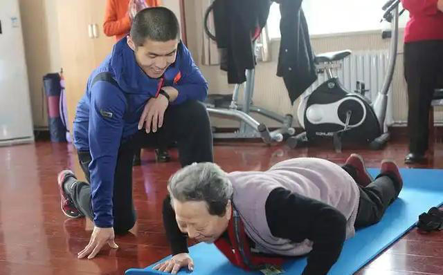 调查发现：活得久的肝病患者，大多在确诊后，改掉了4个恶习