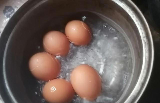 每天早上吃个水煮蛋，是营养佳品还是心血管杀手？请听科学解释