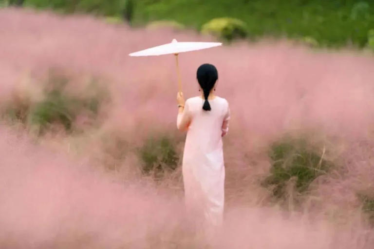 有人说： “我不知道为什么会爱你，就像我无法描述空气是什么味道一样，但我知道我需要你，就像我需要空气一样。” 真心相爱过的两个人，怎么舍得就此放手呢？ 哪怕理性如男人，在他们还没有放下心爱之人的时候，也会表现出感性的一面。 所以，如果一个男