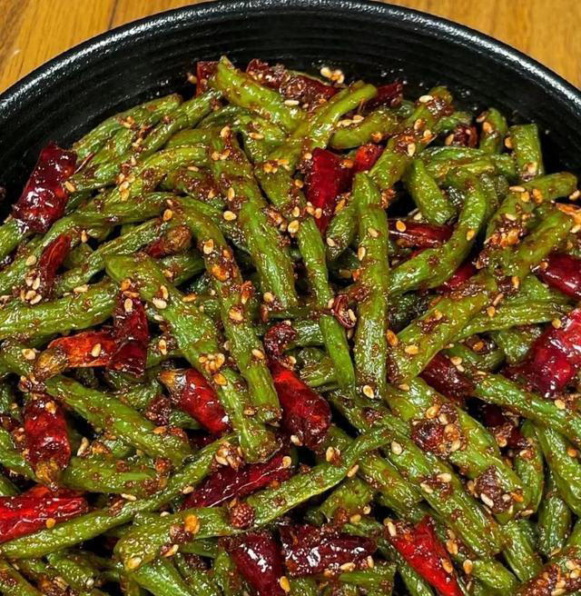 我妈做的干煸豆角，爸爸说他一辈子都吃不腻