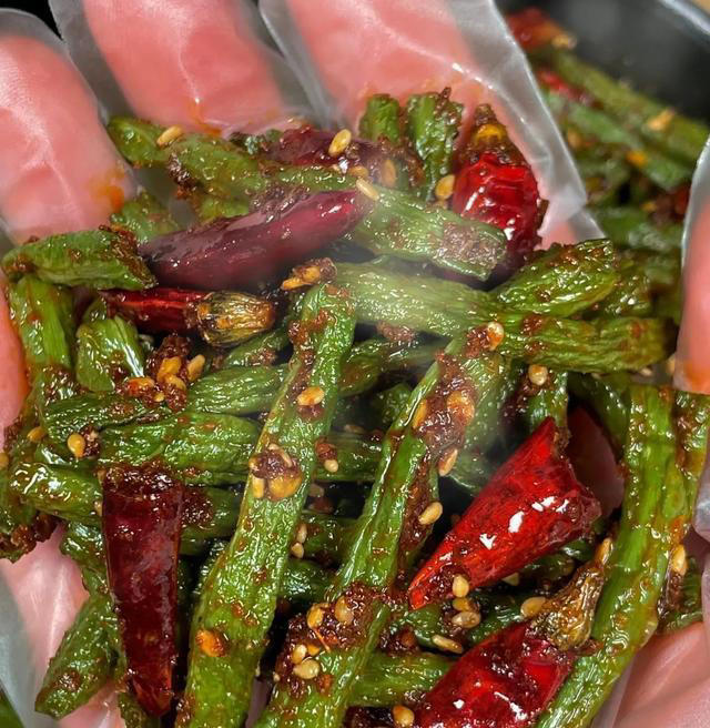 我妈做的干煸豆角，爸爸说他一辈子都吃不腻