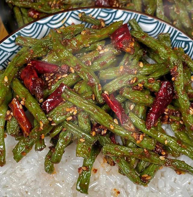 我妈做的干煸豆角，爸爸说他一辈子都吃不腻