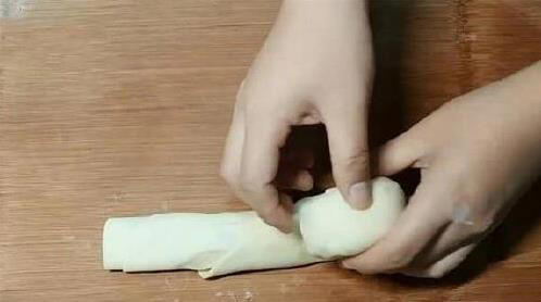 家常葱花饼超简单，3步烙出酥软美味，吃一次就忘不了