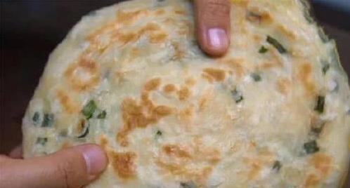 家常葱花饼超简单，3步烙出酥软美味，吃一次就忘不了