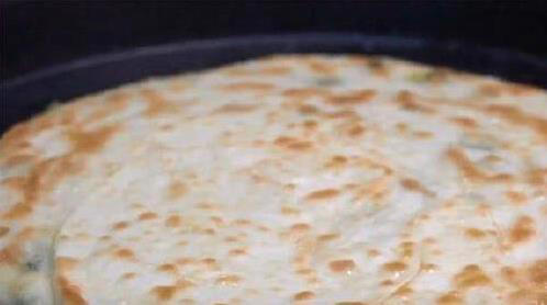 家常葱花饼超简单，3步烙出酥软美味，吃一次就忘不了