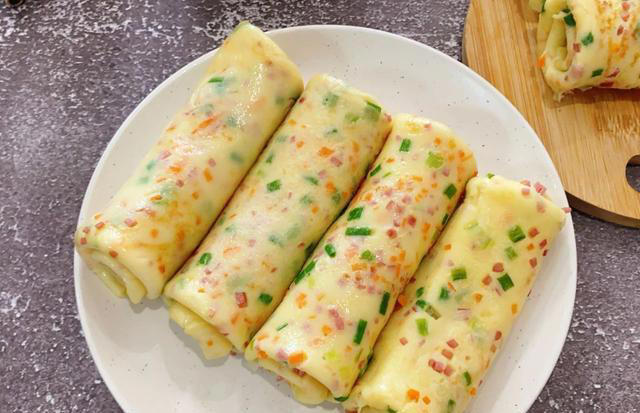 不加一滴水，教你做早餐鸡蛋饼，10分钟搞定，香软好吃，营养健康