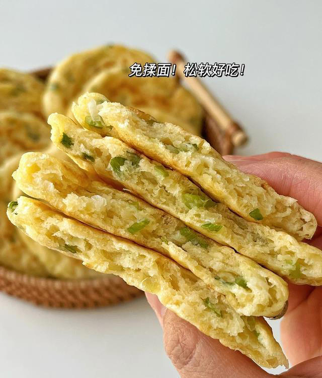 搅一搅就能做的葱香发面软饼，学会这个做法，饼子咸香松软又简单