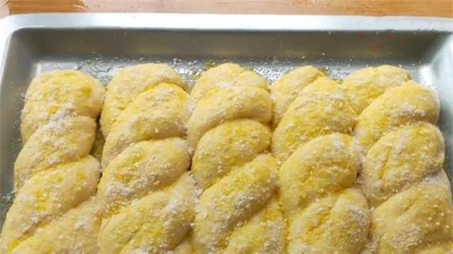 懒人面包，不用揉出膜，我用擀面，一个小妙招，个个柔软又拉丝