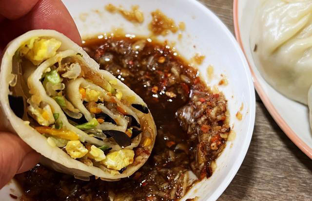 一种馅两种做法，不发面不烫面，皮薄馅大好吃，蒸两锅不够吃