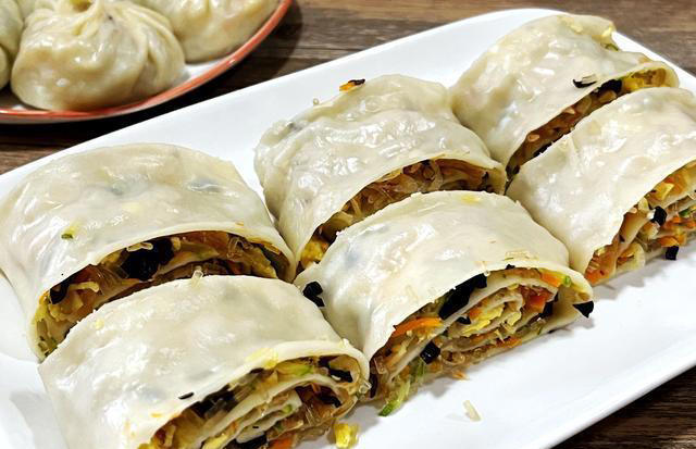 一种馅两种做法，不发面不烫面，皮薄馅大好吃，蒸两锅不够吃