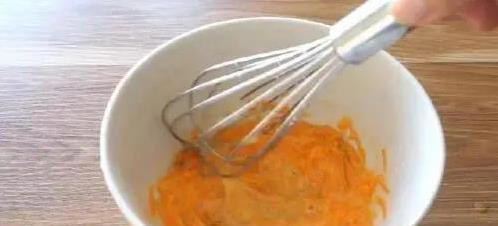 1个鸡蛋1勺面粉，早餐饼煎出金黄香，味道好到停不下来