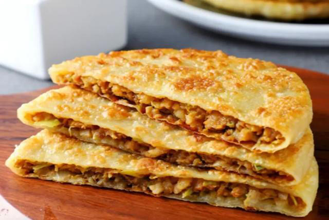 做馅饼，记住不要用凉水或者开水和面，教你正确做法，柔软又筋道