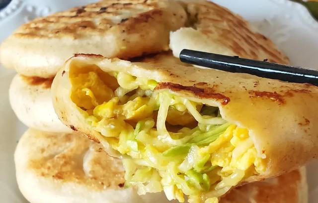 做馅饼，记住不要用凉水或者开水和面，教你正确做法，柔软又筋道