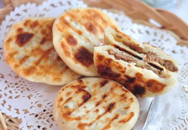 做馅饼，记住不要用凉水或者开水和面，教你正确做法，柔软又筋道