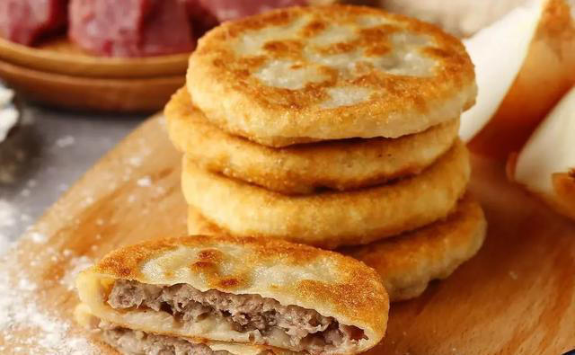 做馅饼，记住不要用凉水或者开水和面，教你正确做法，柔软又筋道