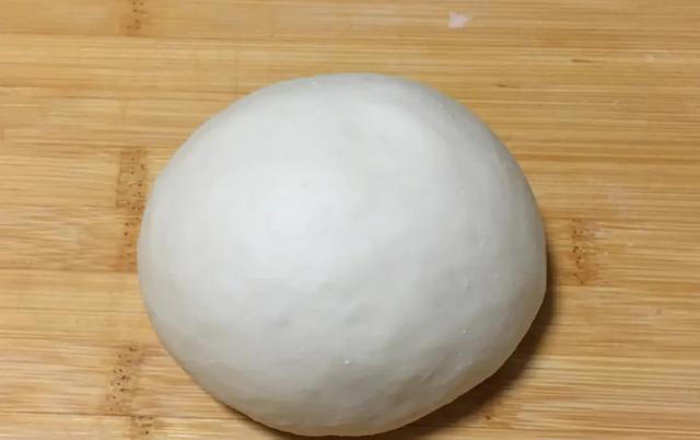 做馅饼，记住不要用凉水或者开水和面，教你正确做法，柔软又筋道