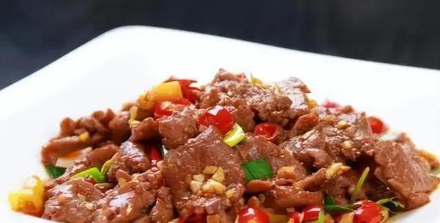 牛肉炒得又嫩又香的秘诀，10分钟上手，朋友吃完都夸你厨艺高！