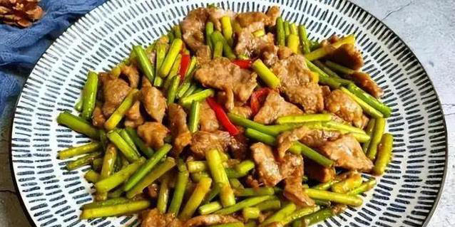 牛肉炒得又嫩又香的秘诀，10分钟上手，朋友吃完都夸你厨艺高！