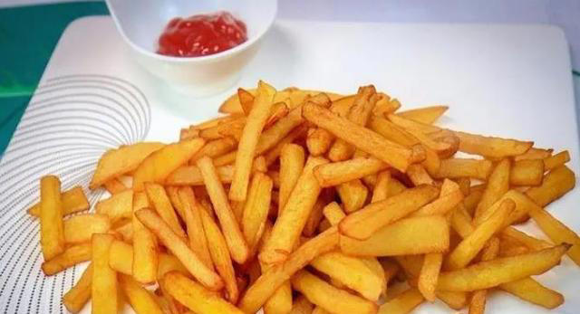 教你在家简单炸薯条，金黄酥脆，干香入味，好吃又实惠