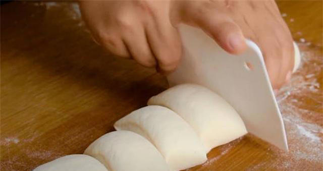 家常发面饼新做法，到锅个个起大泡，暄软又蓬松，比面包还好吃