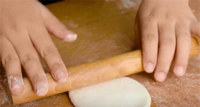 家常发面饼新做法，到锅个个起大泡，暄软又蓬松，比面包还好吃