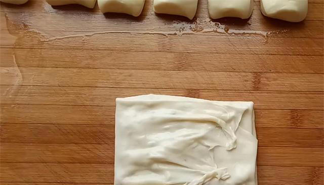 花生和面粉新吃法，一叠一抻，鼓大泡就好，香甜酥脆，做法超简单