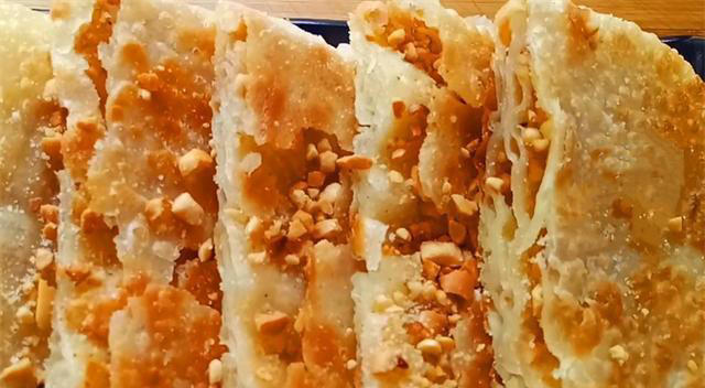 花生和面粉新吃法，一叠一抻，鼓大泡就好，香甜酥脆，做法超简单